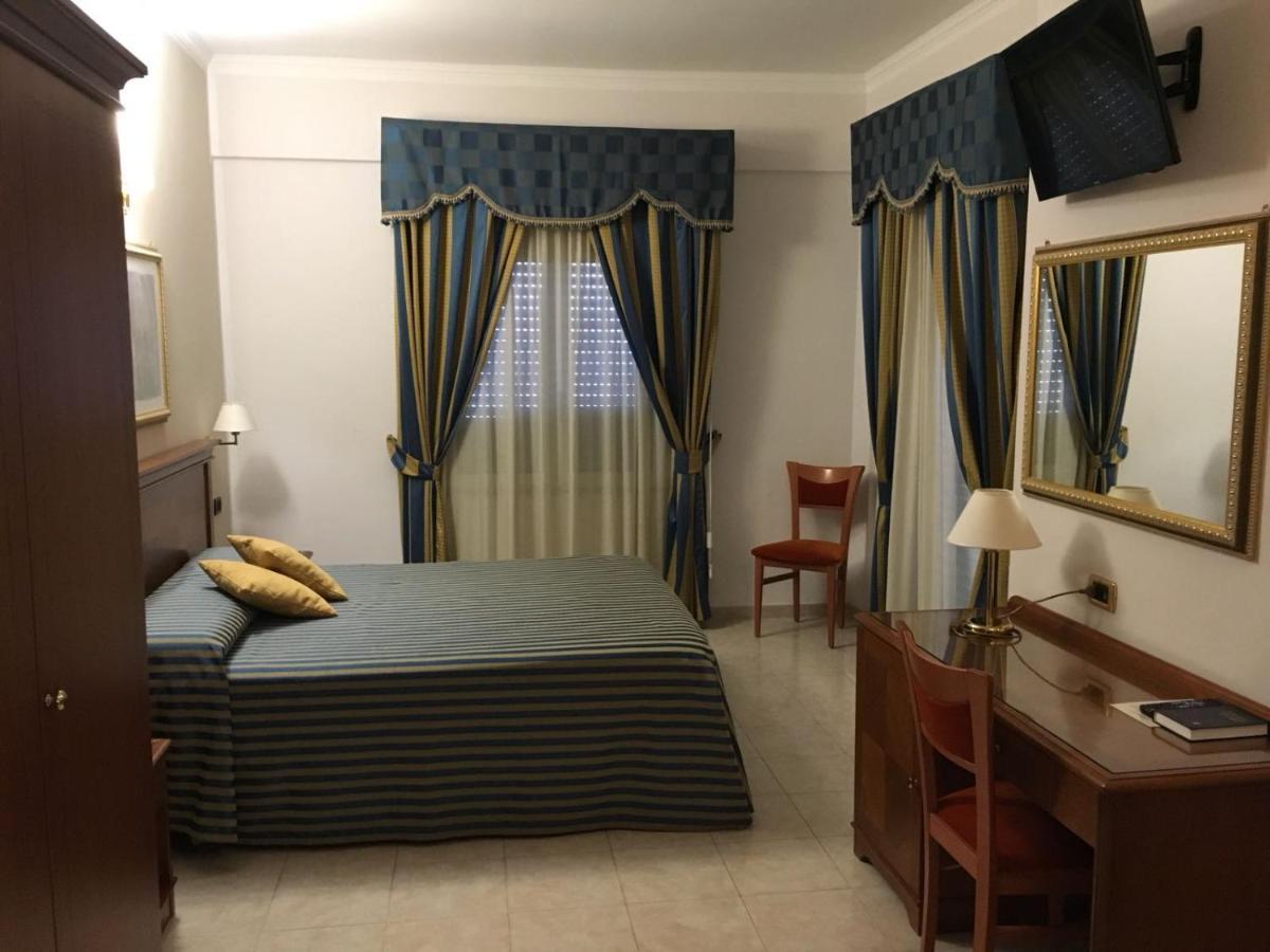 Hotel Niagara Катандзаро Екстер'єр фото